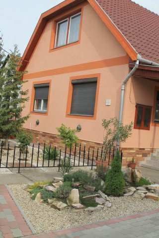 Gombos Józsefné kertje 01